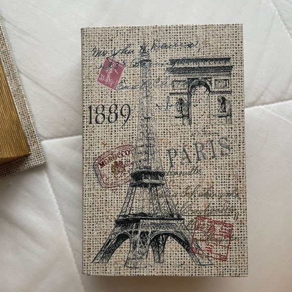 Magnetic Paris book-shaped storage memory boxes - Picture 6 of 6